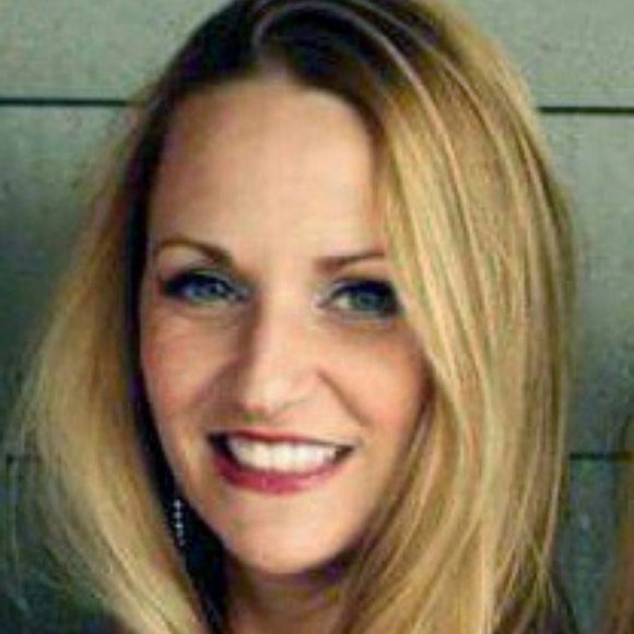 Meet your Posher, Carrie - Picture 1 of 15